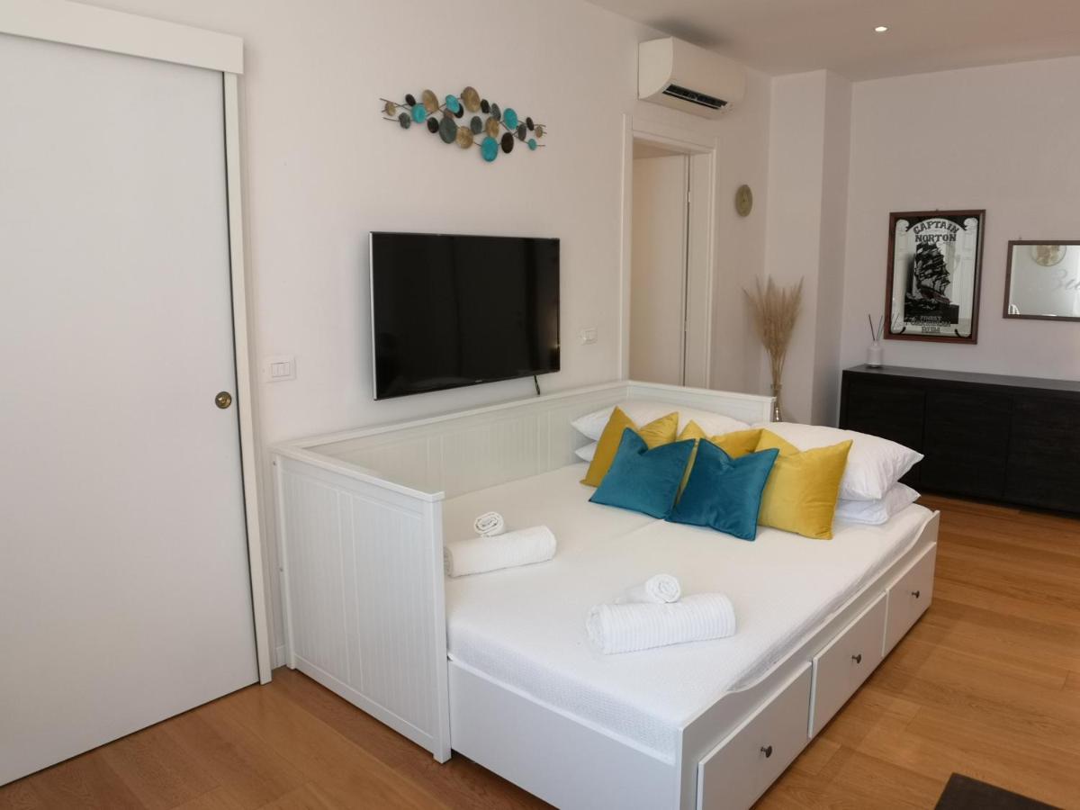Convenient Family Apt With Private Parking Местре Экстерьер фото